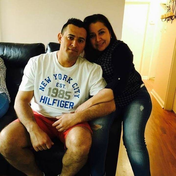 Meet your Posher, Carlos - Picture 1 of 1